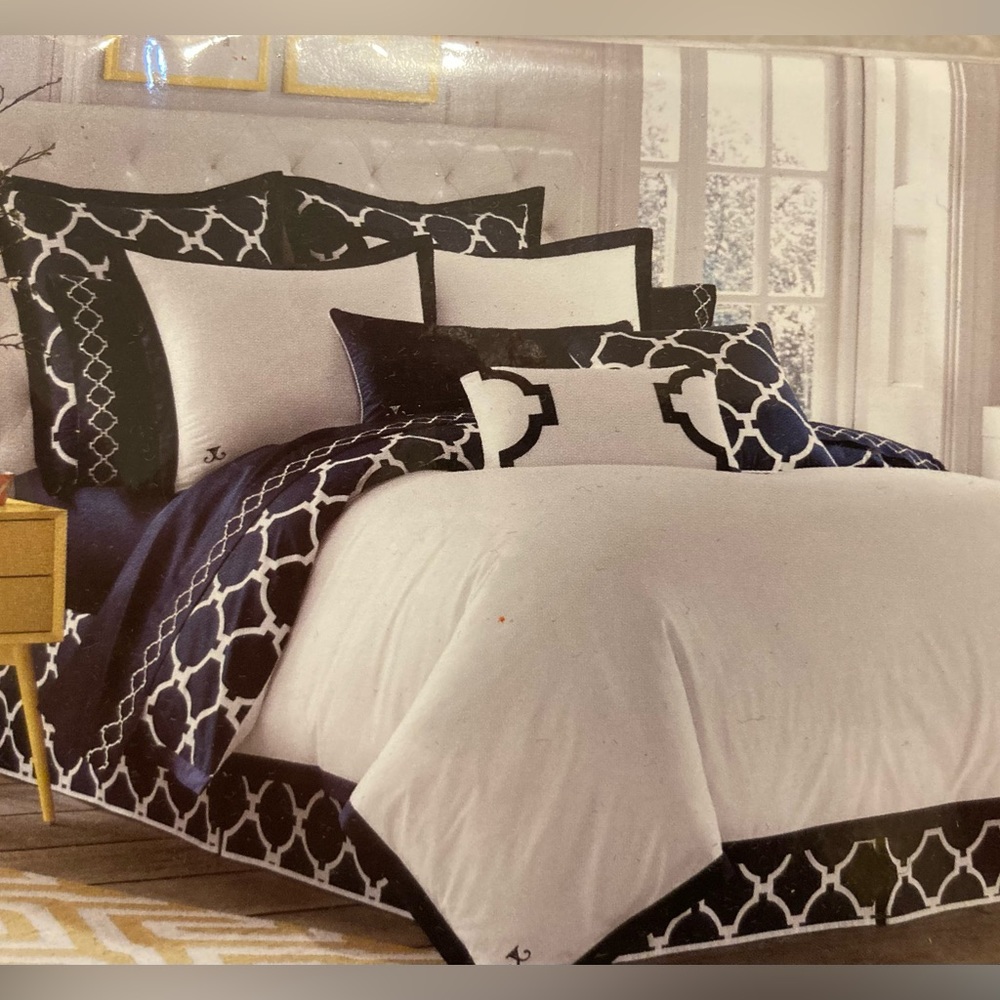 West Point Home Copley Collection Hampton links standard pillow shams.